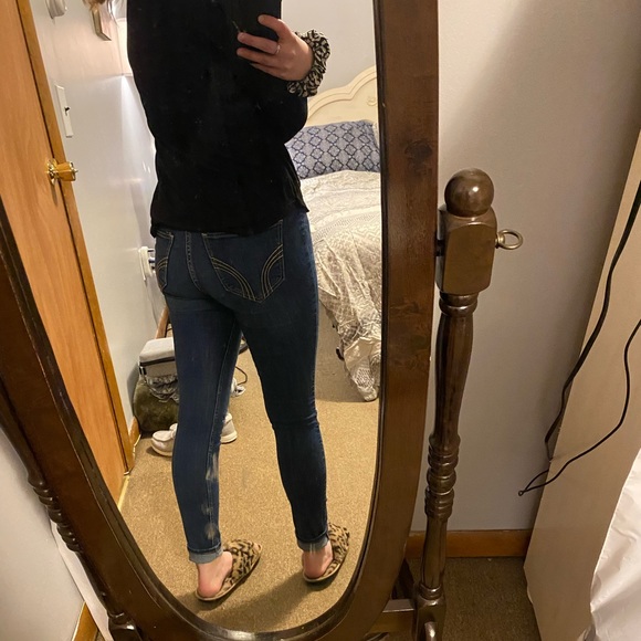 Hollister jeans! - Picture 2 of 4